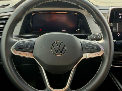 Used 2025 Volkswagen Atlas Cross Sport SE AWD/4WD image 29