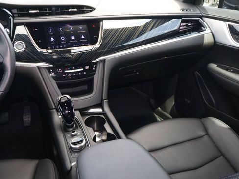 Certified 2025 Cadillac XT6 Premium Luxury w/ LPO, Floor Liner Package FWD image 17