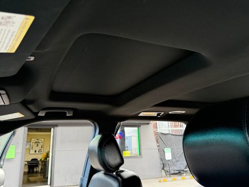 Used 2017 Ford Explorer XLT w/ Equipment Group 202A image 12