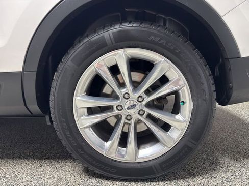 Used 2019 Ford Explorer XLT w/ Equipment Group 201A FWD image 18