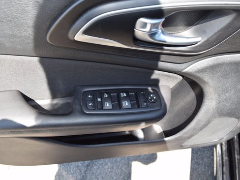 Used 2015 Chrysler 200 Limited w/ Convenience Group FWD image 12
