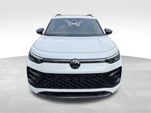New 2026 Volkswagen Tiguan SE R-Line FWD image 3