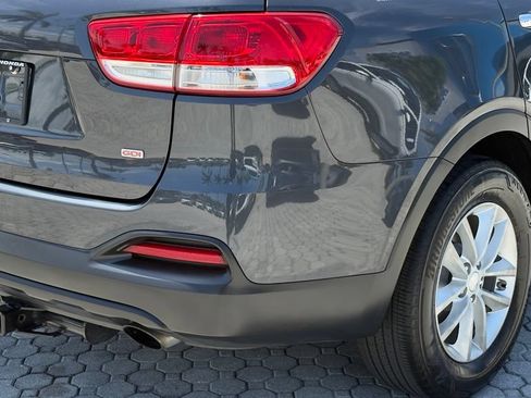 Used 2018 Kia Sorento FWD image 10