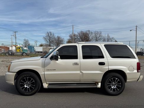 Used 2002 Cadillac Escalade AWD image 6