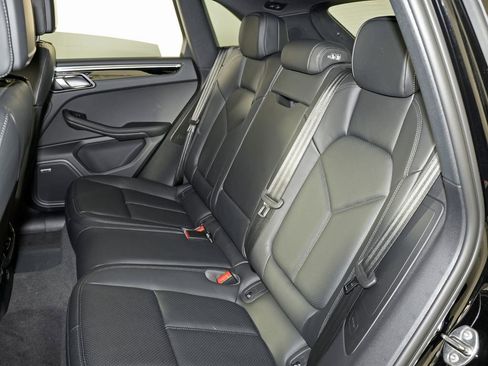 New 2026 Porsche Macan image 33