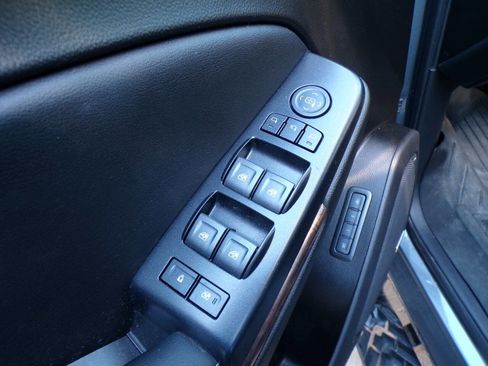 Used 2020 Chevrolet Suburban LT w/ Luxury Package image 12