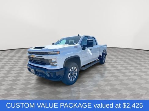 Used 2026 Chevrolet Silverado 2500 Custom w/ Custom Value Package AWD/4WD image 4