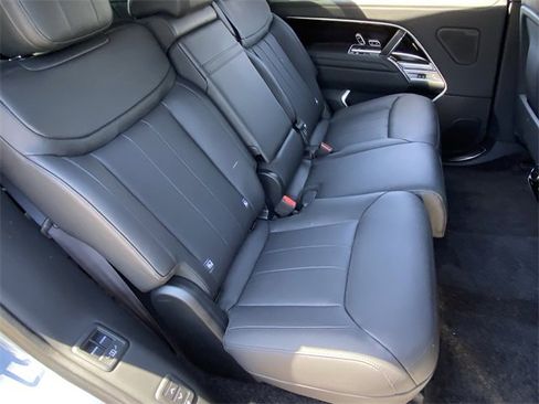 New 2025 Land Rover Range Rover Long Wheelbase SE image 12