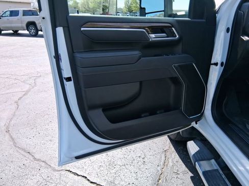 Used 2025 GMC Sierra 3500 SLE AWD/4WD image 10