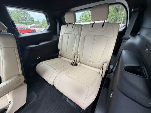 Used 2025 Jeep Grand Cherokee L Limited w/ Luxury Tech Group II AWD/4WD image 18
