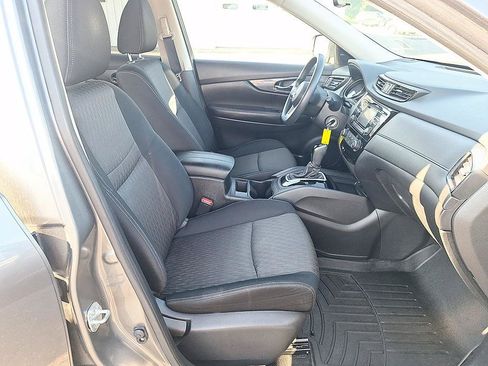 Used 2017 Nissan Rogue S w/ Appearance Package FWD image 20
