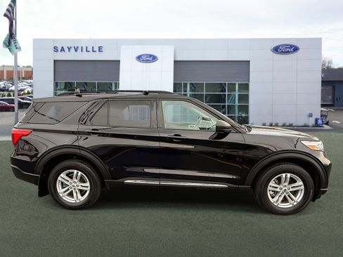 Used 2022 Ford Explorer XLT image 6
