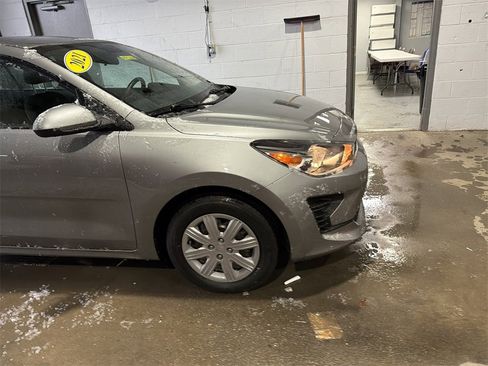 Used 2021 Kia Rio S image 2