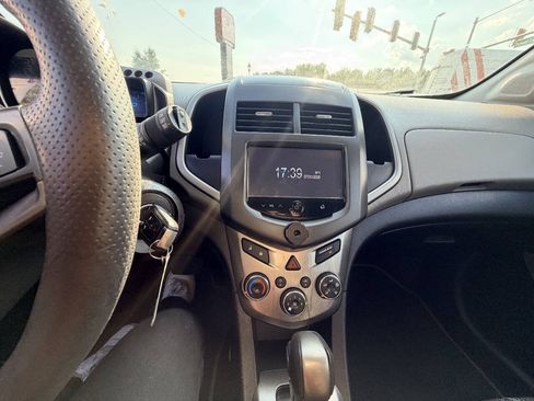 Used 2016 Chevrolet Sonic LT w/ Fun and Sun Package FWD image 7