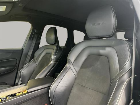 Used 2019 Volvo XC60 T5 R-Design w/ Protection Package Premier AWD/4WD image 13