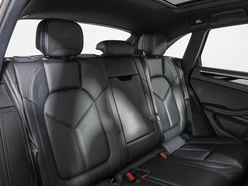 Certified 2024 Porsche Macan AWD/4WD image 6