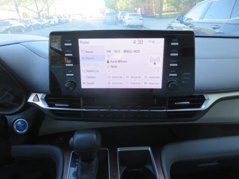 Used 2022 Toyota Sienna LE AWD/4WD image 16