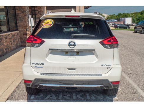 Used 2017 Nissan Rogue SV w/ SV Premium Package AWD/4WD image 4