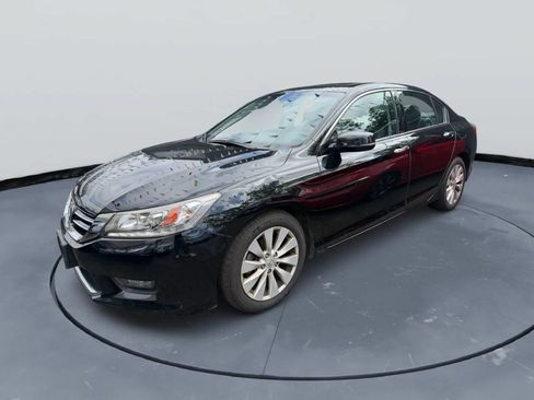 Used 2015 Honda Accord Touring image 2