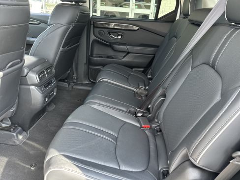 Used 2024 Honda Pilot Elite image 12