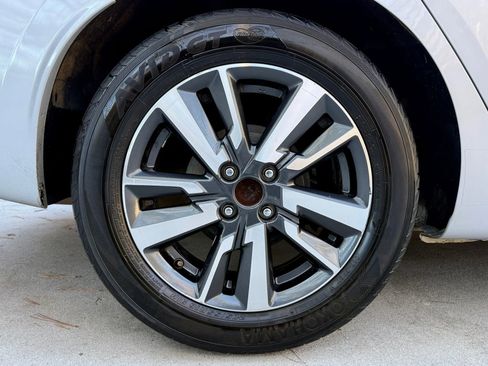 Used 2021 Nissan Versa SV image 25