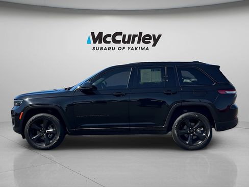 Used 2024 Jeep Grand Cherokee Altitude AWD/4WD image 2