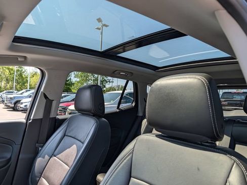 Used 2022 GMC Terrain SLT AWD/4WD image 17