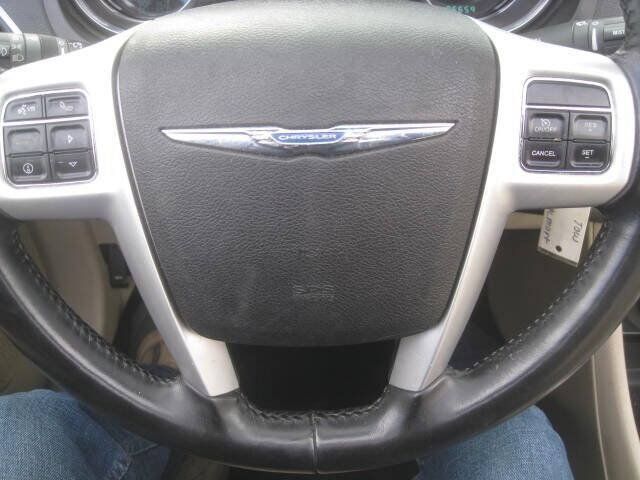 Used 2011 Chrysler 200 Limited FWD image 26