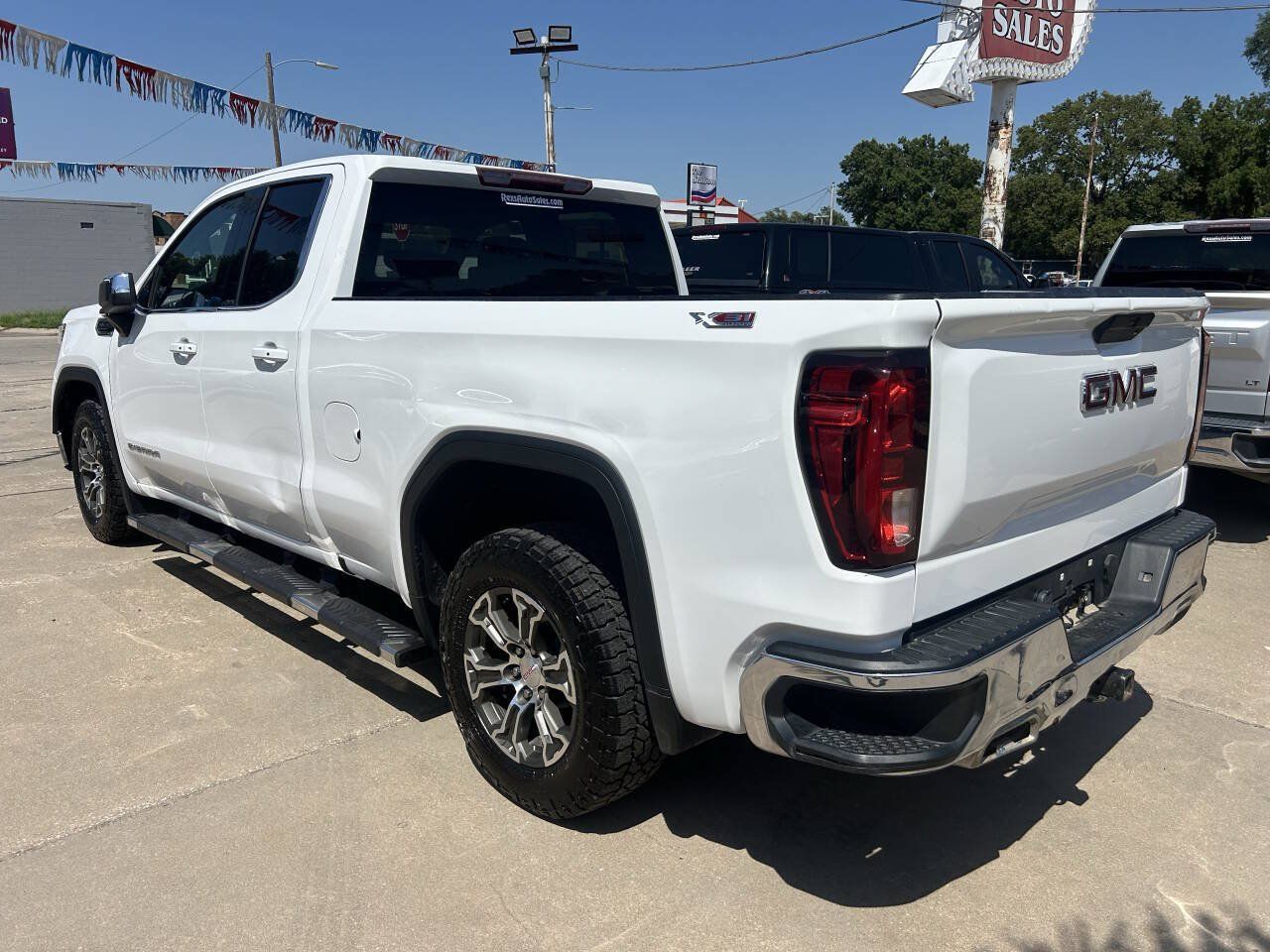 Used 2020 GMC Sierra 1500 SLE w/ SLE Value Package AWD/4WD image 8