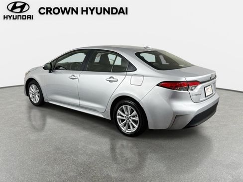 Used 2024 Toyota Corolla LE w/ LE Convenience Package FWD image 8