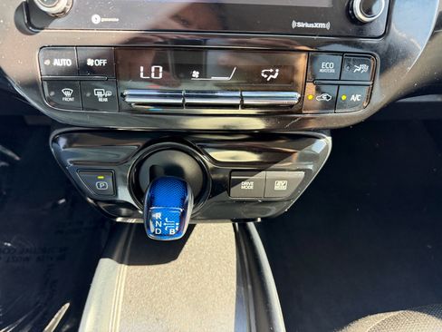Used 2021 Toyota Prius LE image 14