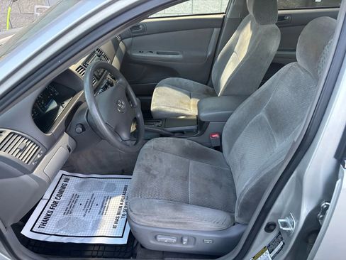 Used 2004 Toyota Camry LE FWD image 10