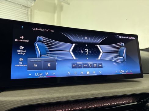 Certified 2025 BMW 330i Sedan RWD image 25
