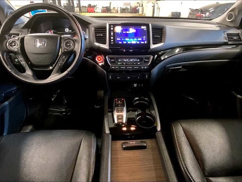Used 2018 Honda Pilot Touring image 17