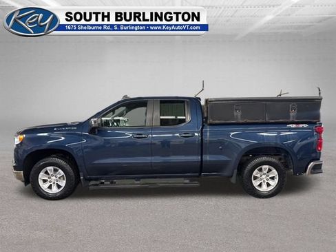 Used 2022 Chevrolet Silverado 1500 LT AWD/4WD image 3