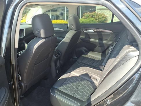 Used 2023 Buick Envision Avenir AWD/4WD image 9