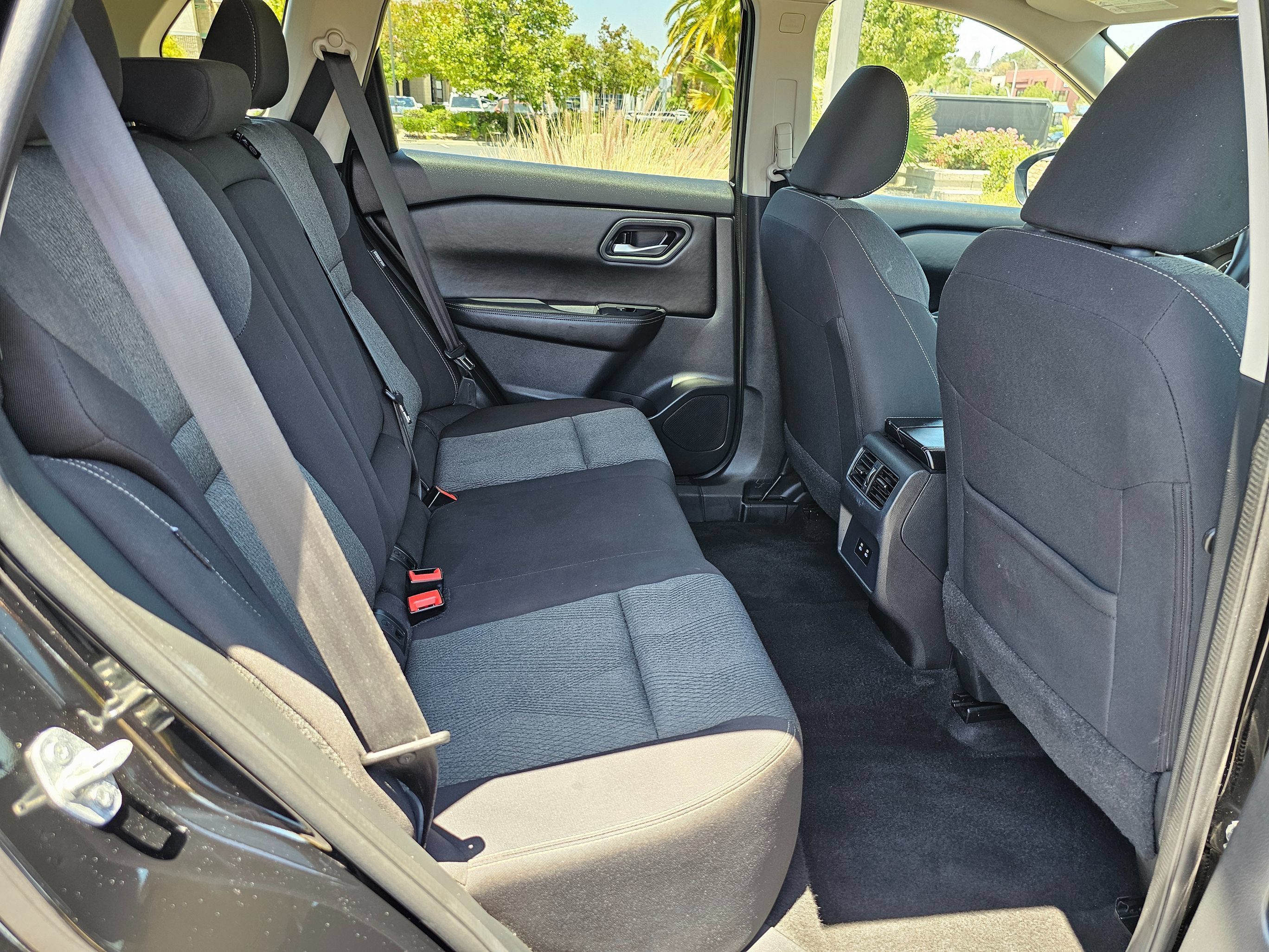 Used 2025 Nissan Rogue SV AWD/4WD image 27