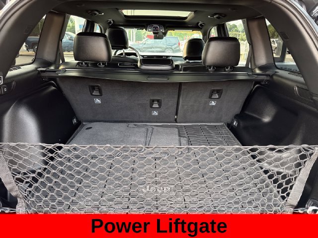 Used 2025 Jeep Grand Cherokee Limited AWD/4WD image 47