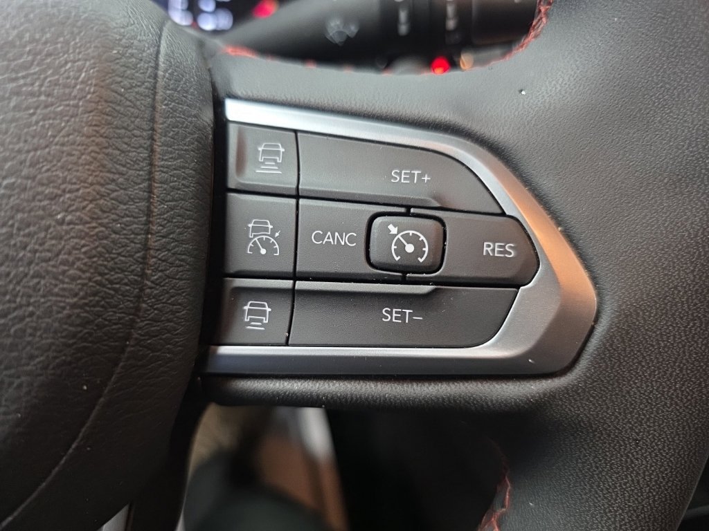 Used 2025 Jeep Compass Trailhawk AWD/4WD image 25