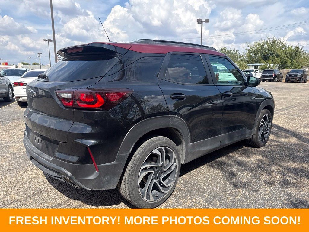 Used 2024 Chevrolet TrailBlazer RS FWD image 2