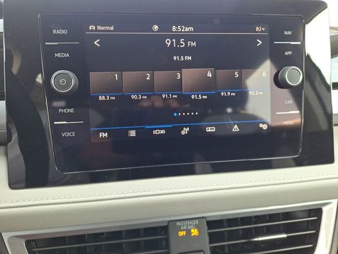 New 2025 Volkswagen Taos SEL image 10