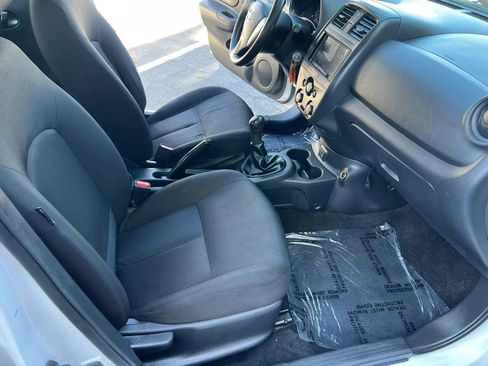 Used 2019 Nissan Versa SV FWD image 9