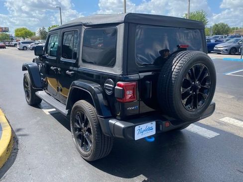 Used 2023 Jeep Wrangler Unlimited Sahara w/ Cold Weather Group AWD/4WD image 7