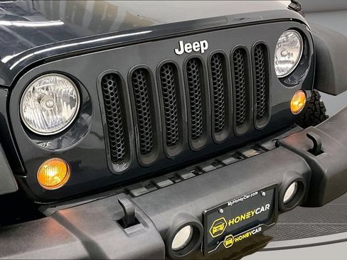 Used 2016 Jeep Wrangler Unlimited Rubicon w/ Dual Top Group AWD/4WD image 32