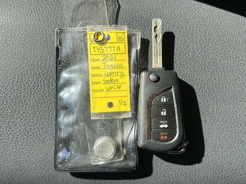 Used 2021 Toyota Camry SE image 36