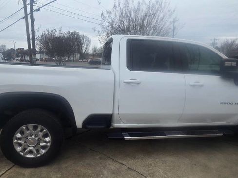 Used 2024 Chevrolet Silverado 2500 LT image 5