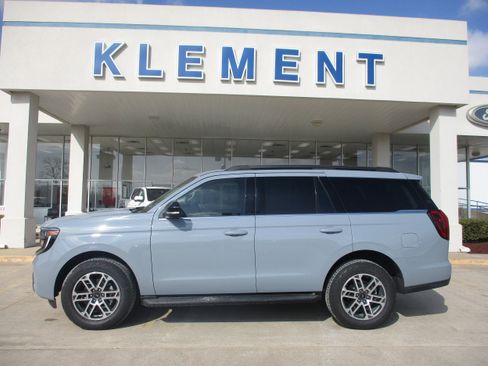 New 2026 Ford Expedition Active image 1