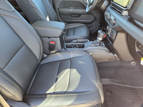 New 2026 Jeep Gladiator Sport image 13