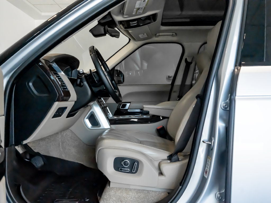 Used 2017 Land Rover Range Rover HSE AWD/4WD image 5
