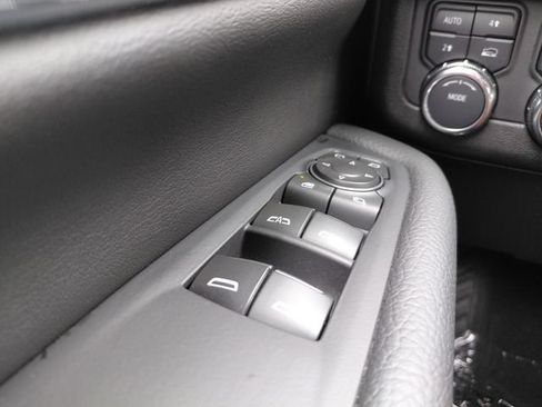 Used 2025 GMC Yukon Denali AWD/4WD image 23